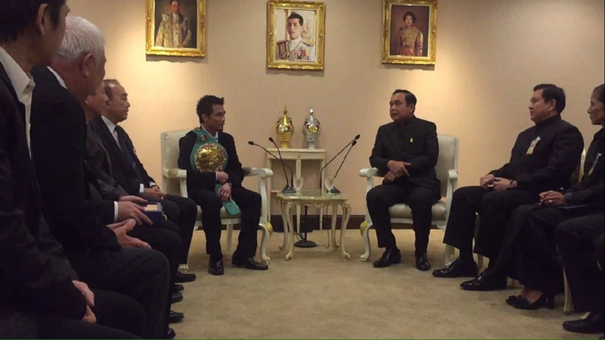 ถึงกับใส่นวมคุย !!! "พล.อ.ประยุทธ์" พบกับ "เจ้าแหลม ศรีสะเกษ" แชมป์มวยโลก พร้อมเผยเรื่องสุดน่ายินดี เจ้าตัวรู้สึกตื้นตัน (รายละเอียด)