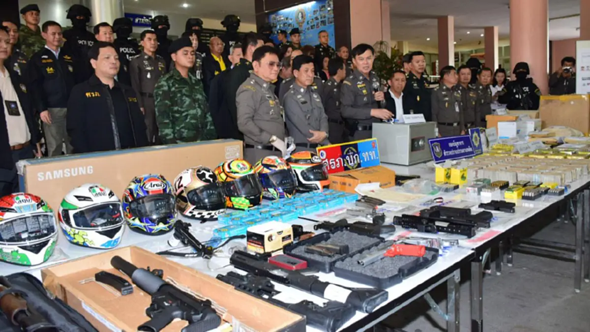 ยิ่งใหญ่มาจากไหน!!! แก๊ง“นากาโอกะ”ผู้โด่งดัง ซัดเละกับการ์ดในผับชื่อดัง เมื่อลองขุดประวัติดู บอกเลยพวกนี้ไม่ธรรมดามีเอี่ยว ทั้งยา ทัั้งปืน!