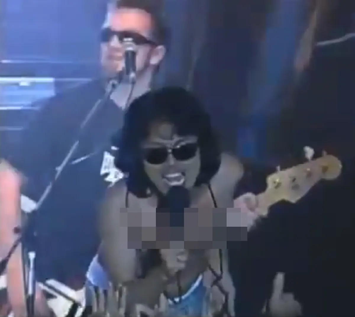 เพื่อนๆครับ สุดท้ายสุดๆเลยดีมั้ยครับ! คำพูดสุดท้ายของ"เสก โลโซ" ก่อนปลดปล่อยความคลั่งกลางเวที กระโดดหาคนดู ถอดเสื้อ จนกลายเป็นคลิปในตำนาน