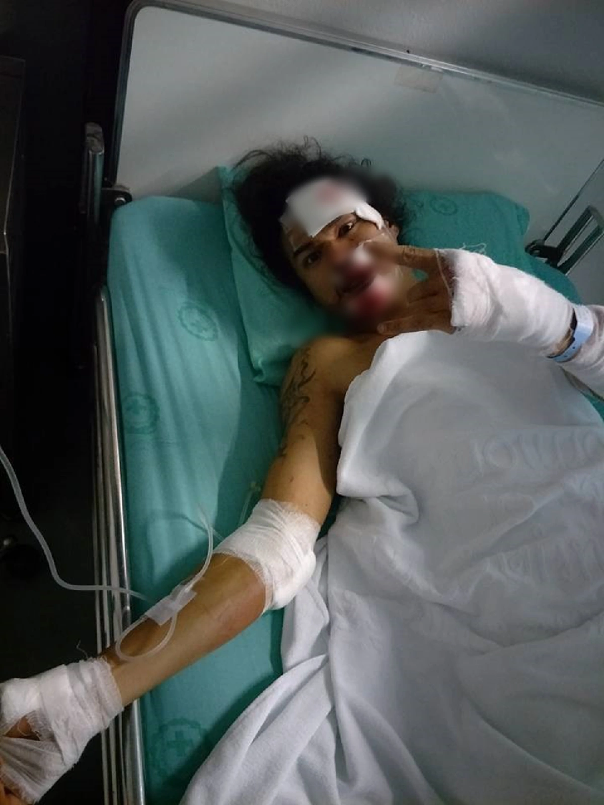 สุดช็อก!! นักร้องประกวดเวที เดอะวอยซ์ และภรรยา ประสบอุบัติเหตุ ล่าสุดยังนอนดูอาการ แฟนคลับแห่ให้กำลังใจ!!