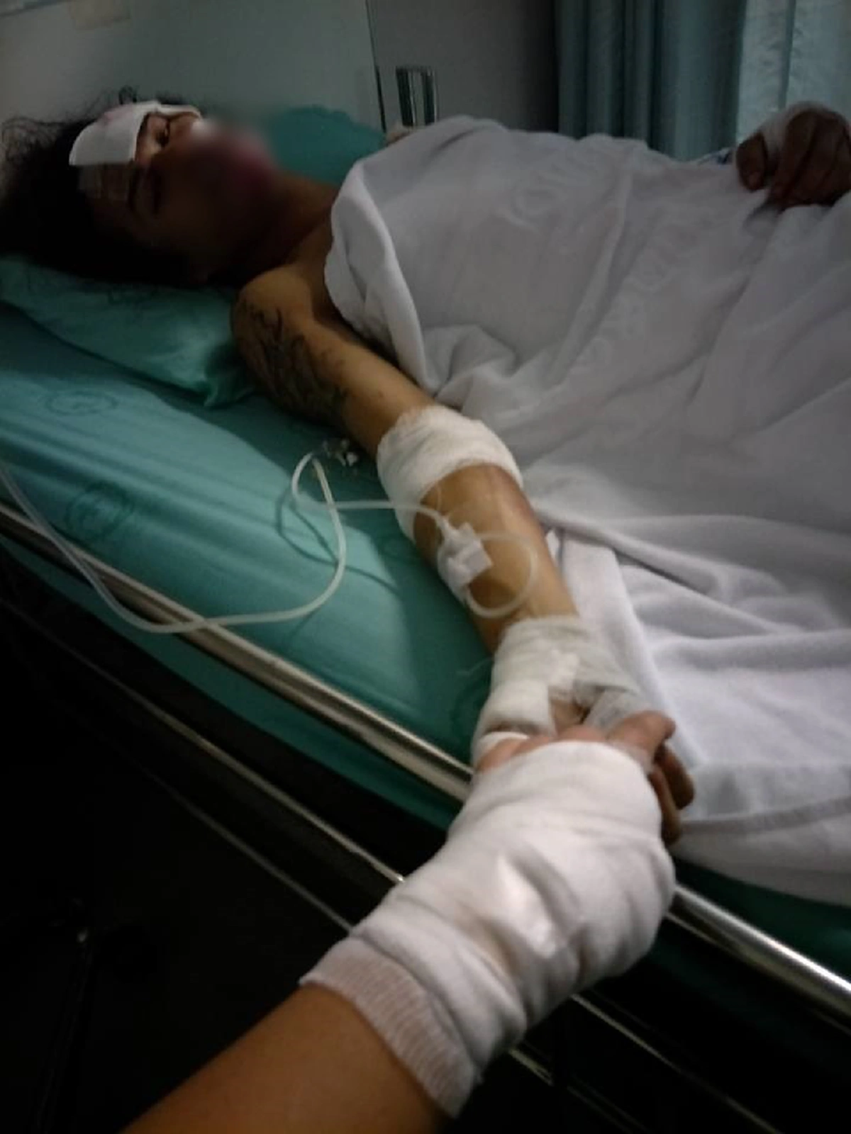 สุดช็อก!! นักร้องประกวดเวที เดอะวอยซ์ และภรรยา ประสบอุบัติเหตุ ล่าสุดยังนอนดูอาการ แฟนคลับแห่ให้กำลังใจ!!