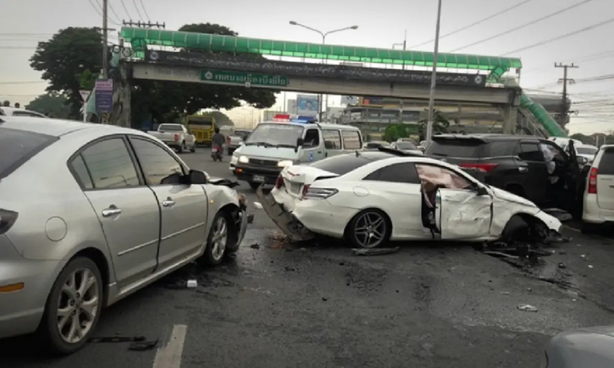 เสียรู้มาตั้งนาน!!! ถ้ารถของเราถูกชน สามารถเรียกเงินก้อนโตจากประกันได้ เพียงทำตามขั้นตอนดังต่อไปนี้!!!