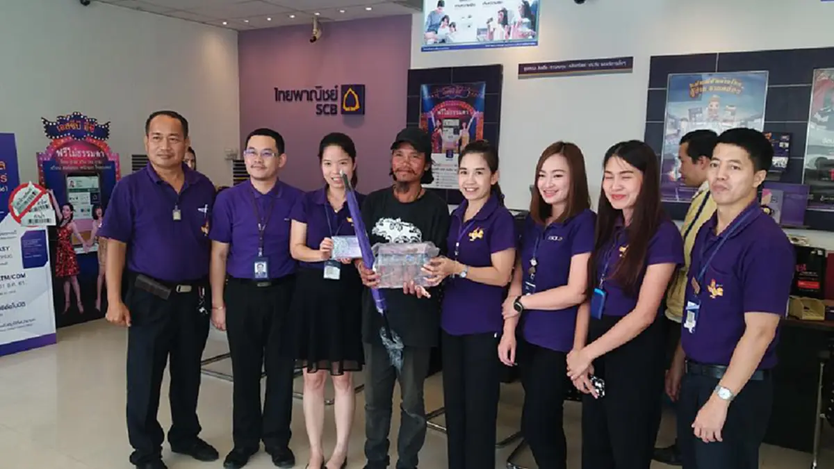 ด้วยรักและผูกพัน "พี่ศักดิ์" นำอัฐิภรรยาเดินเท้าจากตรังถึงเชิงดอยอินทนนท์แล้ว "กระเช้า-นะโม"น่ารักสุดๆ