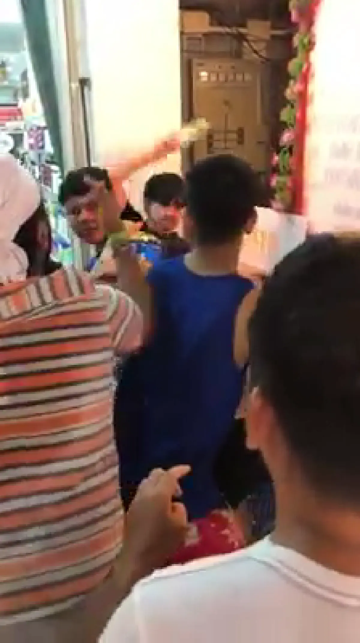 ฟังให้ครบด้าน สาวโต้เดือดโซเชียลถล่มด่าทำร้ายนักท่องเที่ยวฝรั่ง ยันหลักฐานพี่ชายโดนทำร้ายก่อน