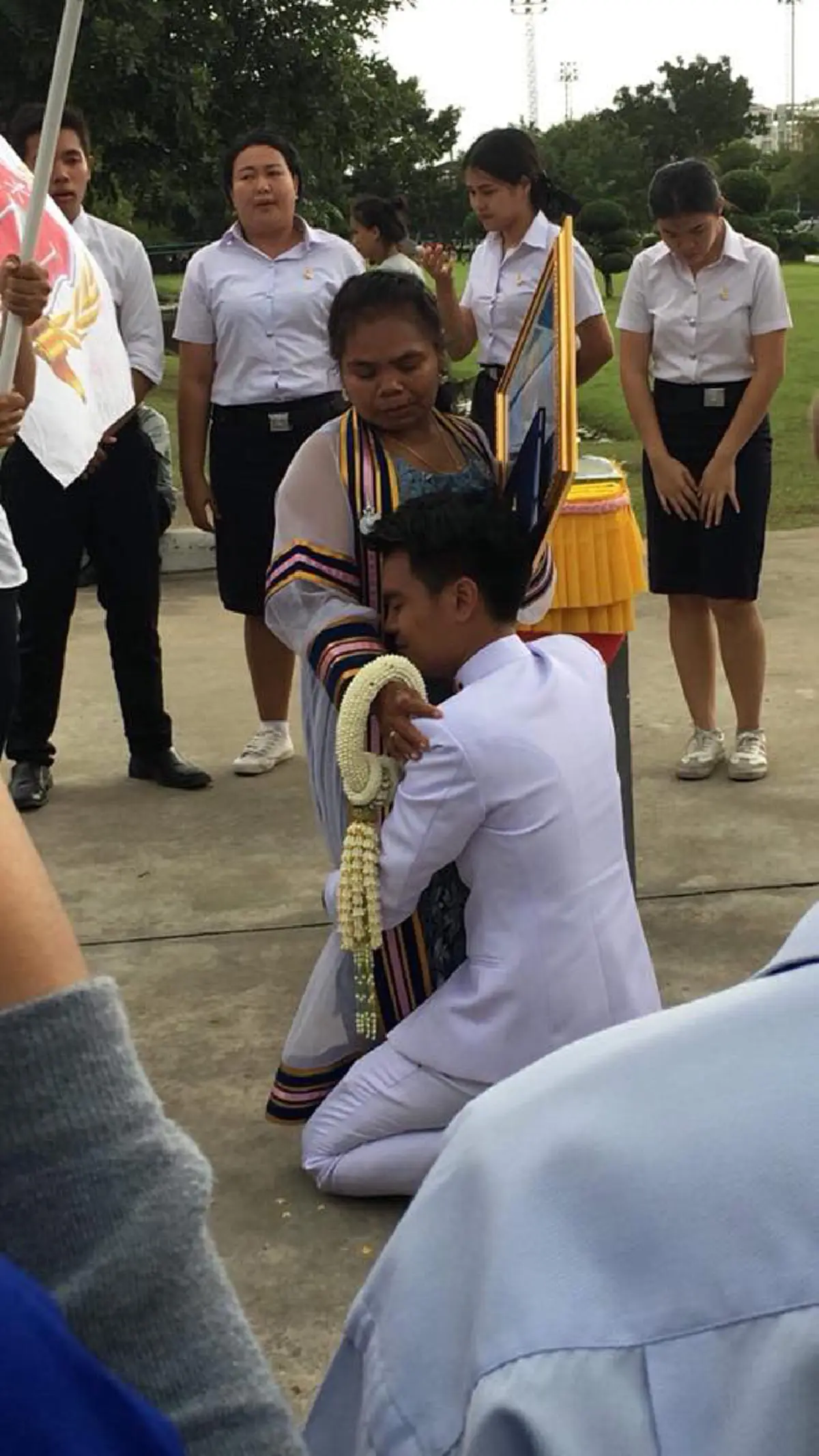 เพลงบูมล้อม"บัณฑิตใหม่"รุ่นพี่ขอให้ร้องเพื่อแม่ คนซึ่งยืนข้างมาทั้งชีวิตฟังแล้วน้ำตาซึม