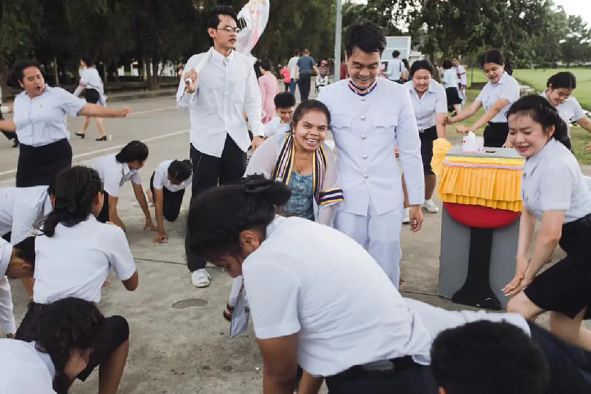 เพลงบูมล้อม"บัณฑิตใหม่"รุ่นพี่ขอให้ร้องเพื่อแม่ คนซึ่งยืนข้างมาทั้งชีวิตฟังแล้วน้ำตาซึม