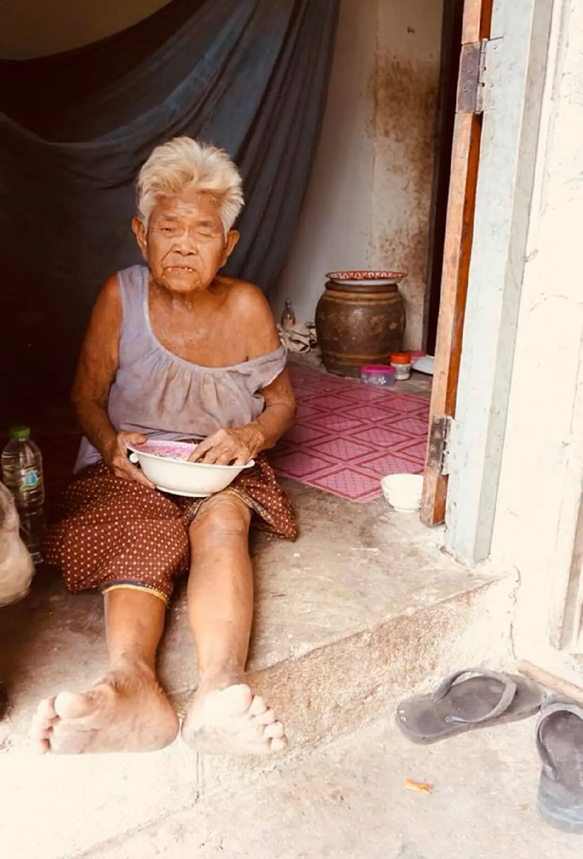 จำเคสนี้ได้มั๊ย ยายวัย 87 ตาบอดลูกสาวติดคุกวอนสังคมดูแล ล่าสุดทุกข์หนักเงินบริจาค2 แสนหาย ผู้ช่วยผญบ.แจงยิบโซเชียลสงสัย