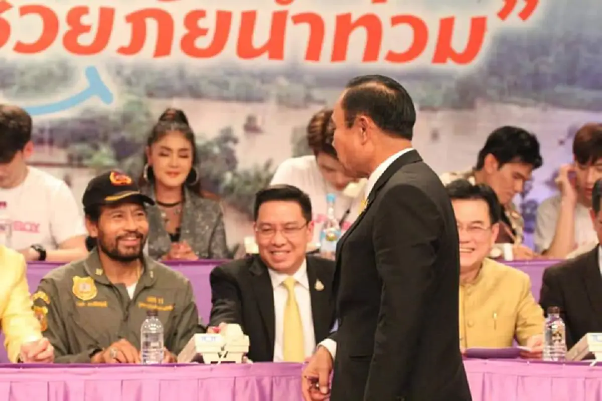 ร่วมรัฐบาลรับบริจาคช่วยน้ำท่วม 