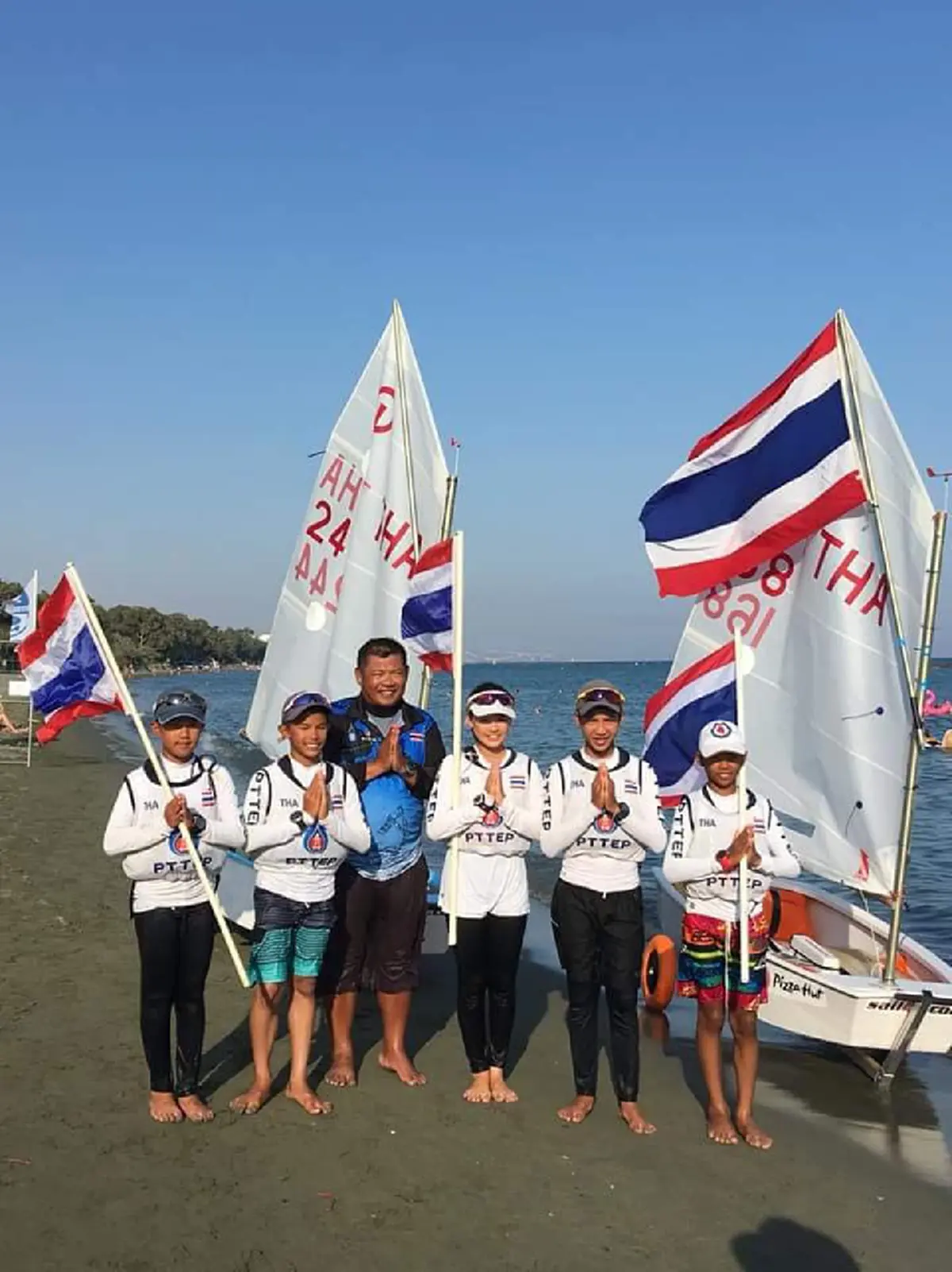 ข่าวใหญ่ข้ามทวีป 5 เยาวชนทีมชาติไทยร่วมใจคว้าแชมป์โลกแข่งเรือใบ 2018 สถิติสุดยอดคว่ำอิตาลีรอบชิง