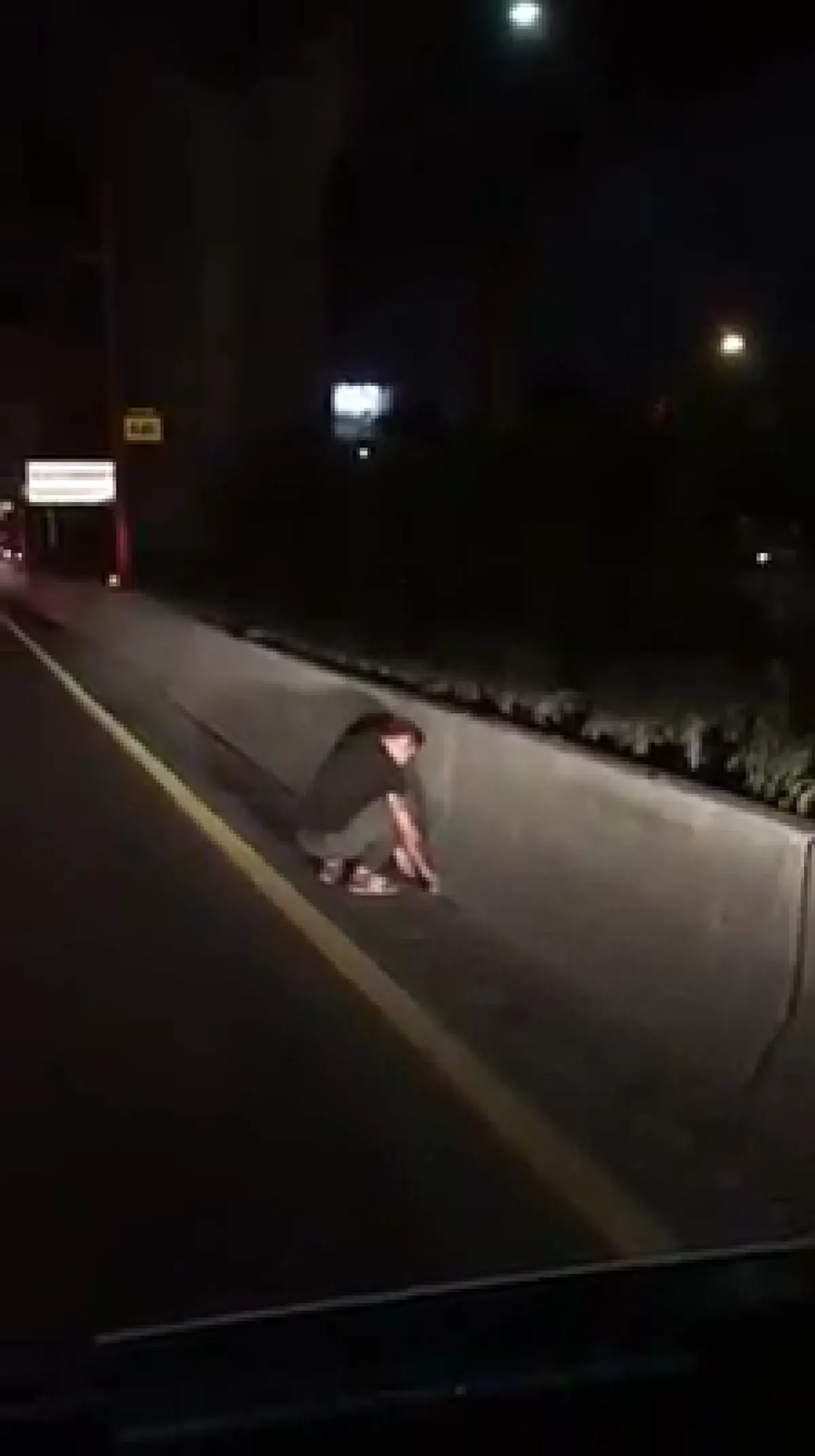 สาธุๆ น้ำใจงาม หนุ่มสาวขับรถกลับตจว.เจอแมวน้อยนอนขดริมถ.วิภาฯ ไม่เลยผ่านพากลับดูแล ล่าสุดบอกเลยพลิกชีวิตจริงๆ