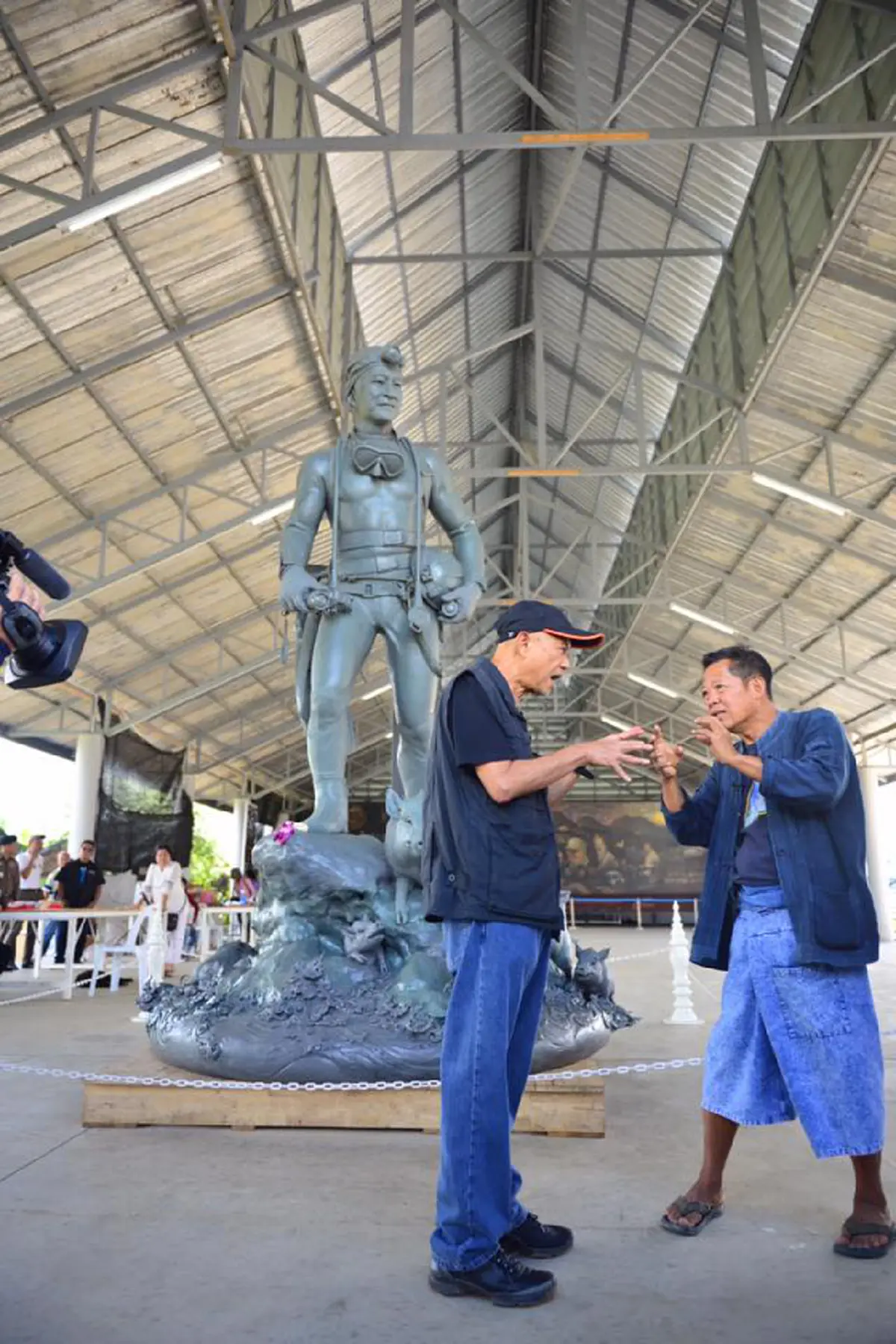 ราวกับมีชีวิต รูปปั้น "จ่าแซม+13หมูป่า" เสร็จสมบูรณ์แล้ว "อ.เฉลิมชัย" เล่าประทับใจยกเป็นประติมากรรมระดับโลก