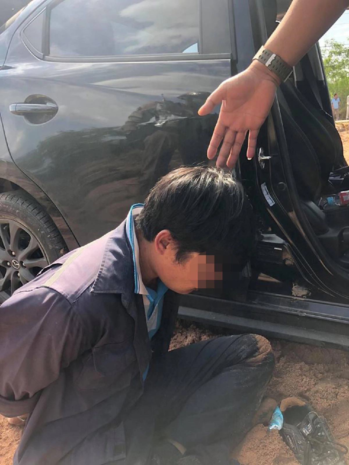 4ชีวิตกอดกันร่ำไห้ ตีนผีพรากเสาหลักเดียวของครอบครัว แถมชนแล้วหนี! แล้วต่อจากนี้จะอยู่กันอย่างไร