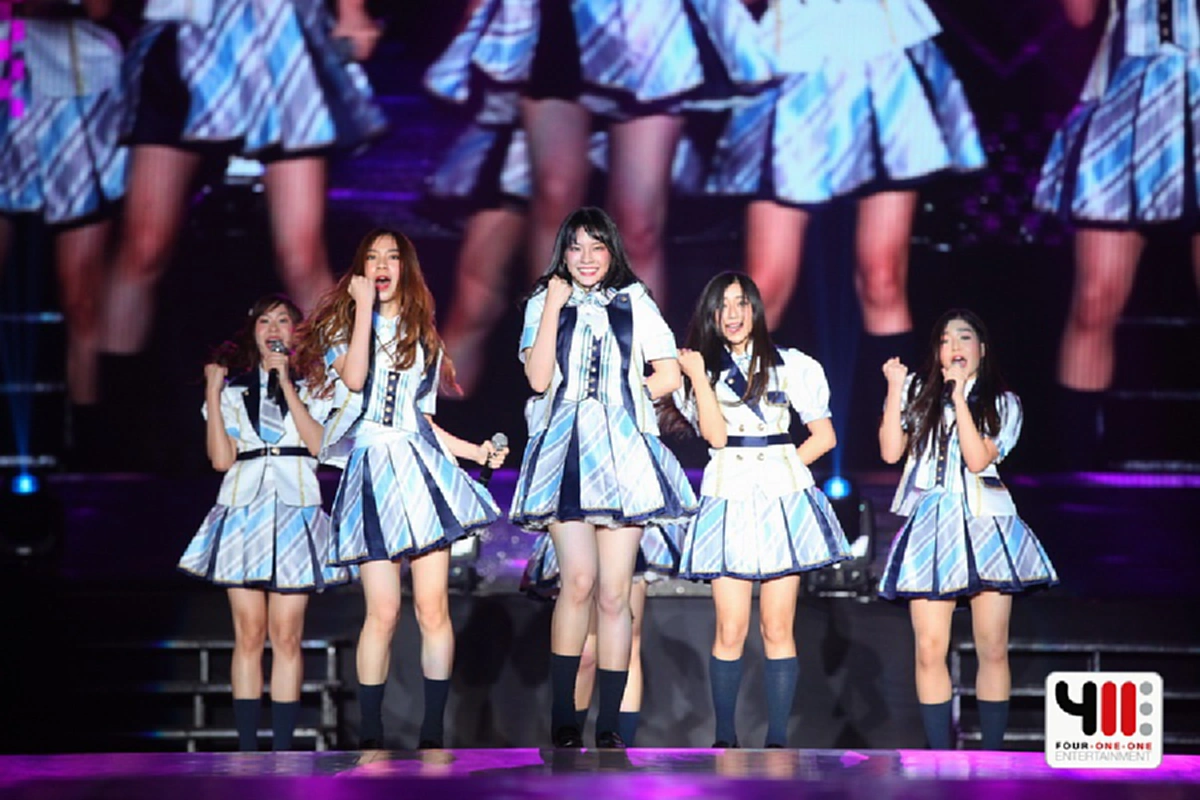 แฟนคลับประทับใจ !! ไอดอล 3 ชาติ BNK48 / เป๊ก-ผลิตโชค / iKON ประชันโชว์เด็ดในคอนเสิร์ต 2017 โฟร์วันวัน แฟนดอม ปาร์ตี้ อิน แบงคอก !!