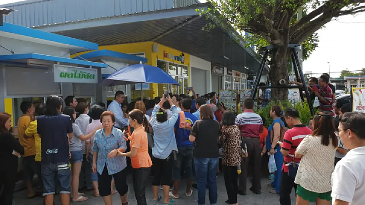 "อัจฉริยะ"นัดบุกกองสลากท้าสอบหวย 90 ล้าน แฟนสาว"พีท"สวนทันทีมีเดือดปุด เราไม่ใช่พวกลวงโลก