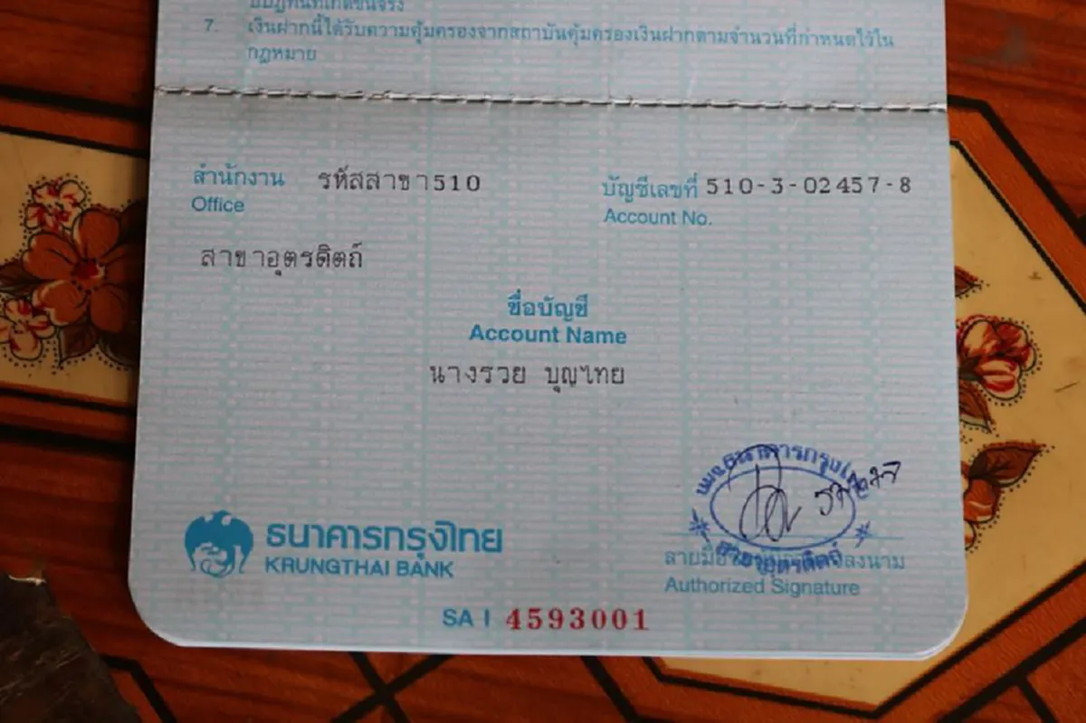 รันทดสุดๆ \"ด.ช.10 ขวบ\" อาศัยบ้านซอมซ่อ ดูแลพ่อพิการ ซ้ำปู่ป่วย-ย่าแก่ตัวหูตึง ต้องแกะเมล็ดข้าวโพดแลกเงินจุนเจือ 4 ชีวิต