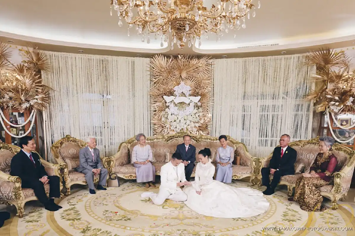 ย้อนชีวิตพระเอกดัง "สายฟ้า เศรษฐบุตร" ก่อนวิวาห์หวาน พร้อมเรื่องราวรักสุดอัศจรรย์ที่ได้มาเพราะคำขอ