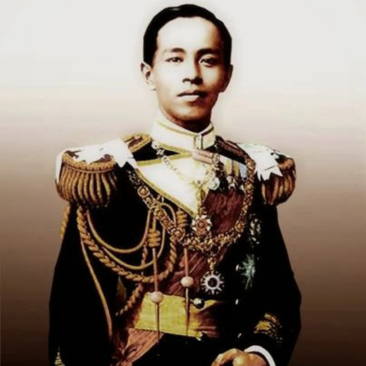 พุทธคุณเยี่ยม..ลองยิงไม่ออก "หลวงปู่ศุข" ทำตะกรุดตะกั่วดำให้ "เสด็จเตี่ย" โยนลงในแม่น้ำ พอดำลงไปหา ตะกรุดมาสวมคอเอง..