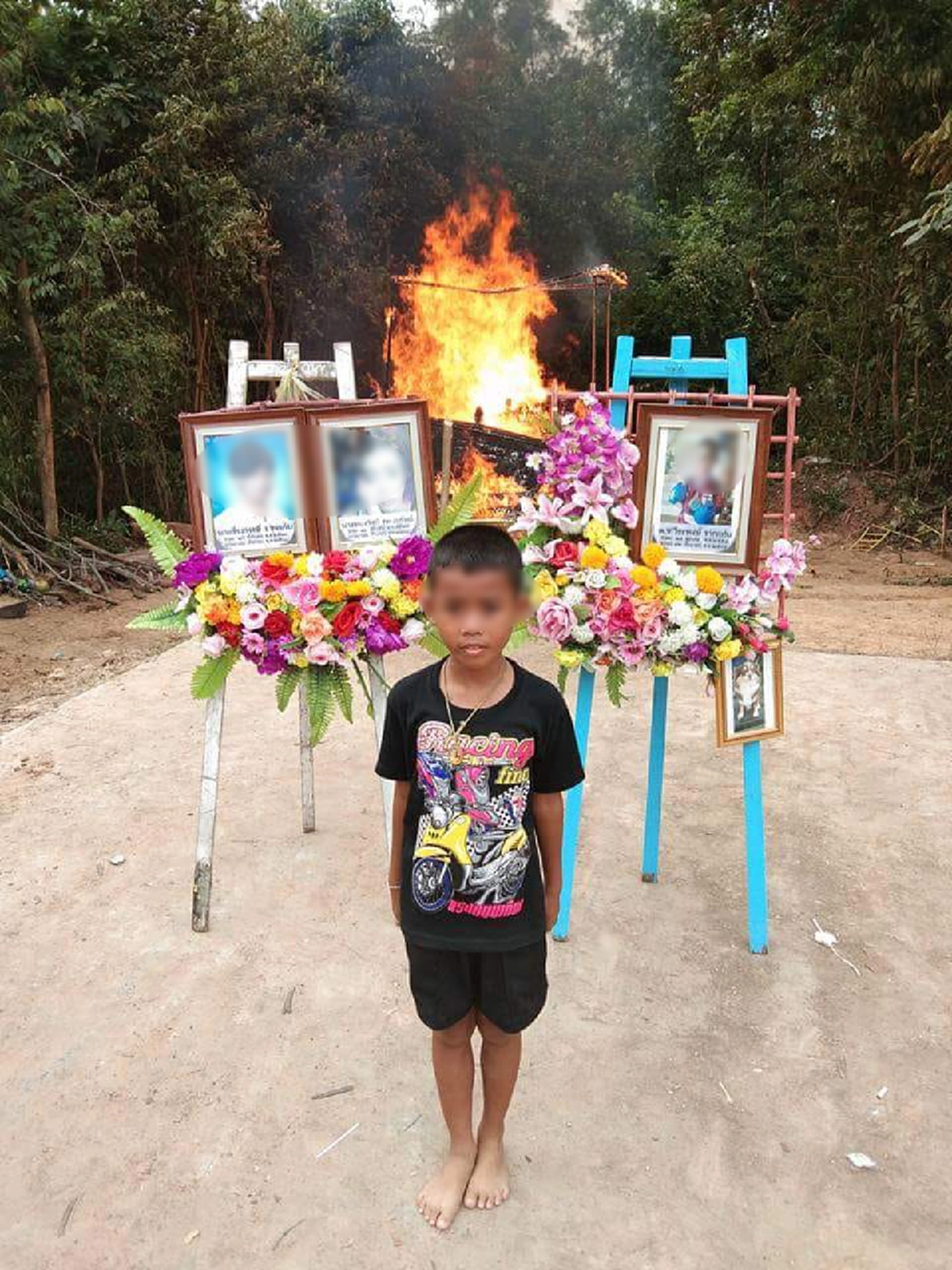 น้อง"นินจา"เล่าด้วยภาพวาดเหตุไม่ขึ้นมอเตอร์ไซค์ตามพ่อแม่-น้องชาย ทำรอดชีวิตคนเดียว