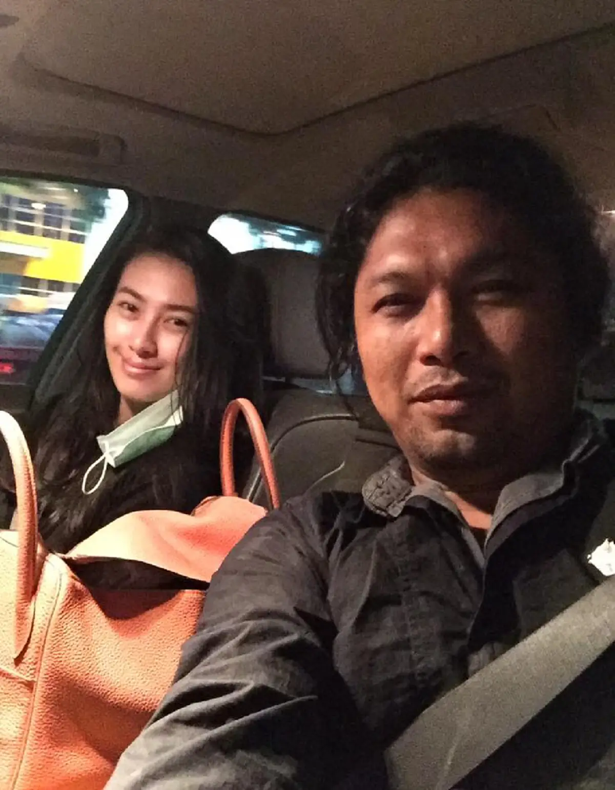 รอยยิ้มของนักสู้ "เสก โลโซ"ไลฟ์สดครั้งแรก เปิดใจถึงเรื่องราวที่ผ่านมาทั้งหมด พร้อมเผยชีวิตที่โรงพยาบาล ขอบคุณทุกคนจากหัวใจ(คลิป)