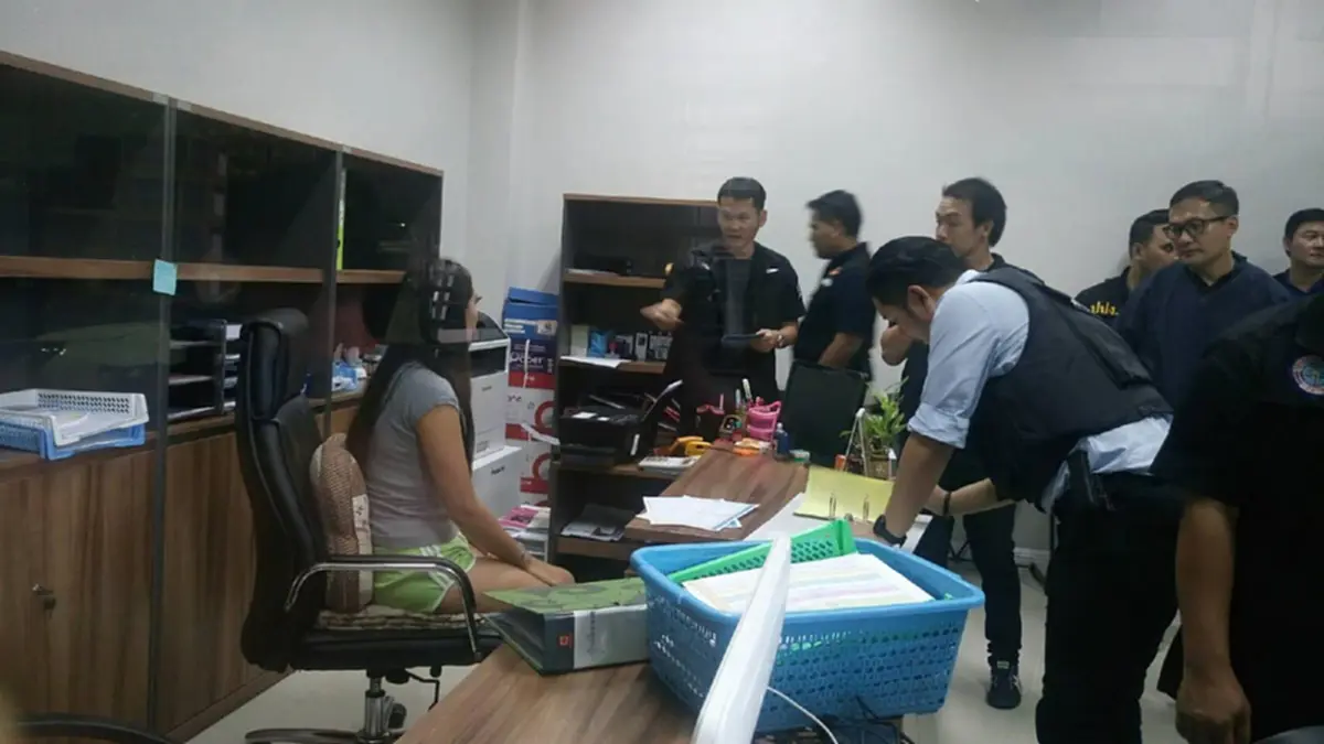 กวาดล้างให้สิ้นซาก "บิ๊กหมาย" ลุยเอง ชุดสยบไพรีบุกโรงงานยางแถวกระทุ่มแบน ค้ายารวยอู้ฟู่กว่า 100 ล้าน