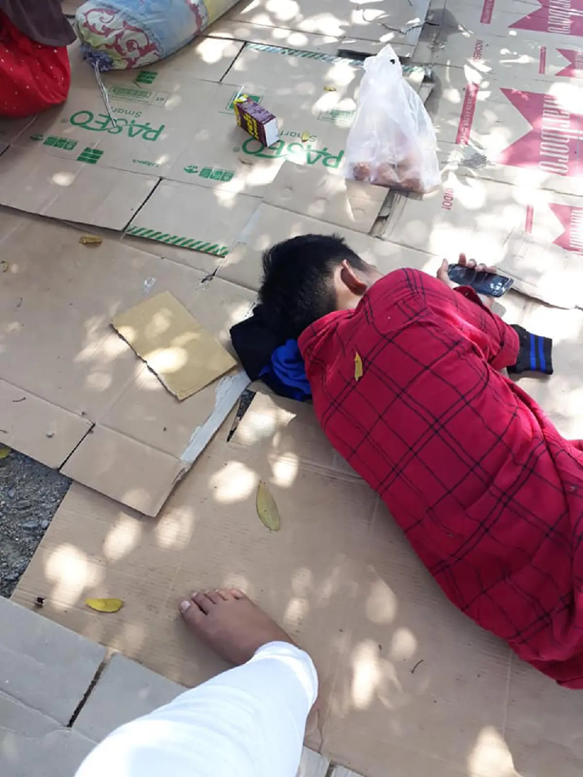 อินโดฯ แผ่นดินไหวซ้ำอีก 2 รอบ คนนับร้อยถูกฝังอยู่ในโคลน (คลิป)