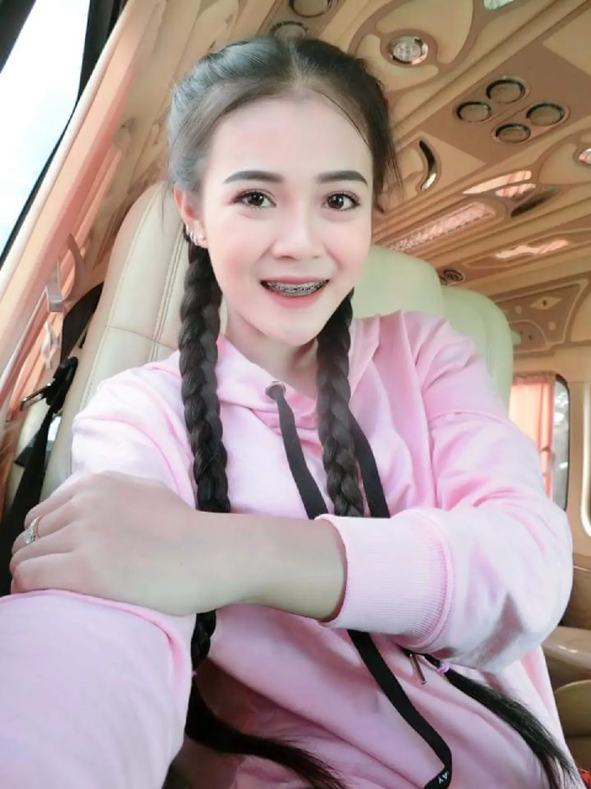 อาม ชุติมา ลงภาพคู่  ลำไย  หลังจบดราม่าไหแตก พร้อมเเคปชั่น \"ฮักเจ้าคือเก่าหั่นล่ะ\"