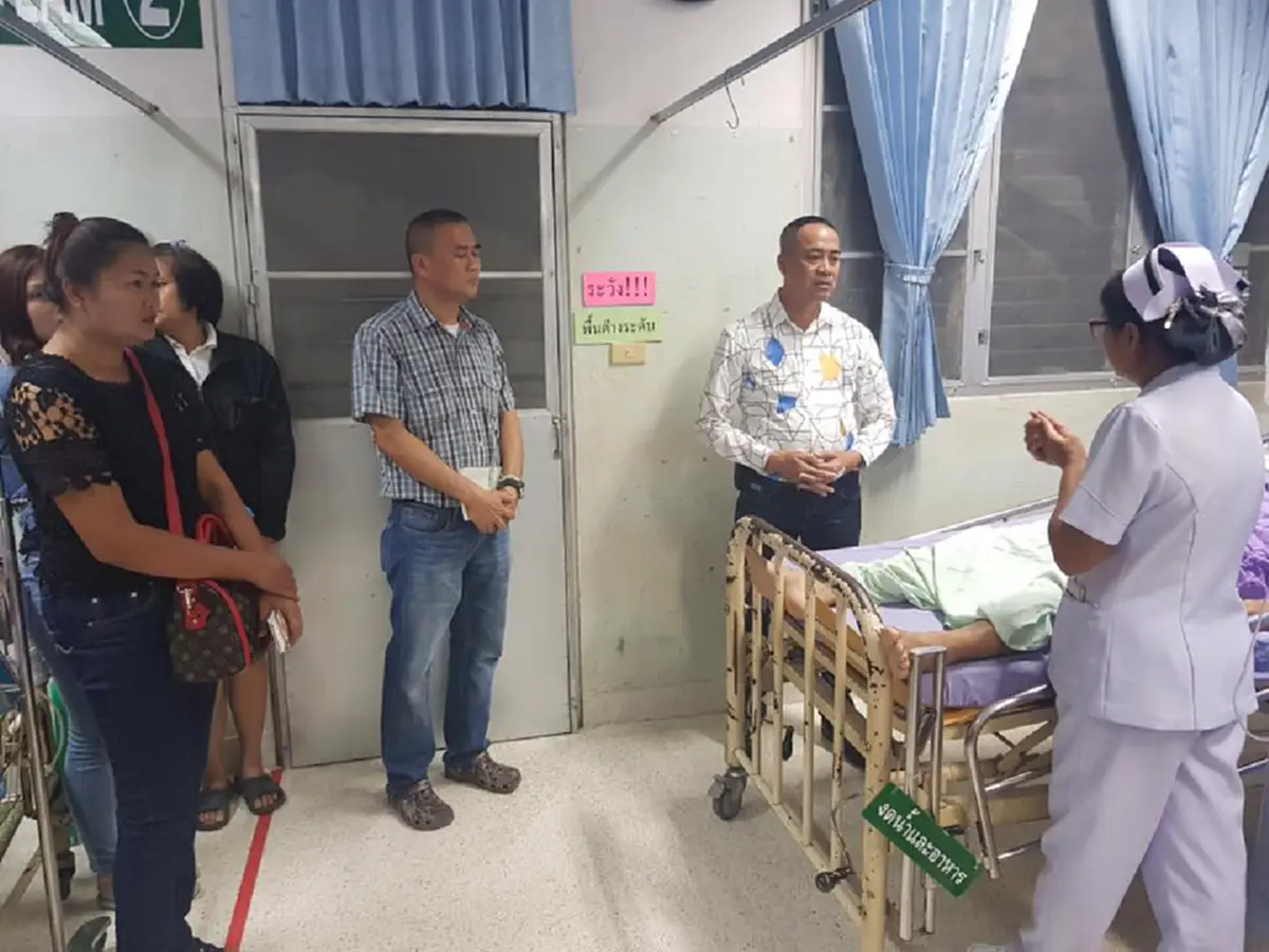 สงสารตำรวจ ดูกันชัดๆวินาที \"ตร.\"จ.ชัยภูมิ บาดเจ็บสาหัส เลือดคั่งในสมอง ยังไม่ได้สติ!! ถูก\"ชายเมายาบ้า\"คลั่งหนัก ถือไม้ไล่ตี ฟาดศีรษะ?!(คลิป)