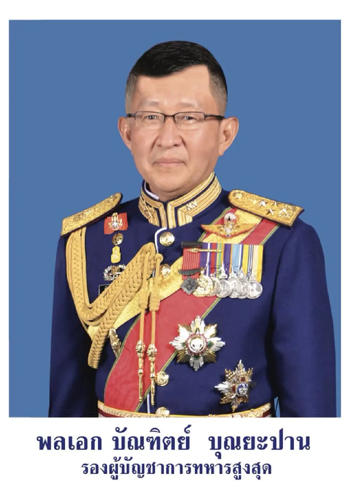 เปิดภาพ 5เสือทบ.เต็มยศ-"บิ๊กแดง"  ในชุดทหารรักษาพระองค์!