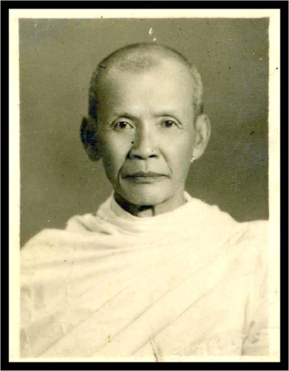 อัศจรรย์เหนือธรรมชาติ..หลวงพ่อสว่าง วัดท่าพุทธา ลอยตัวในอากาศในท่าสมาธิ ท่ามกลางสายตาผู้คนมากมาย ในพิธีปลุกเสกพระ..