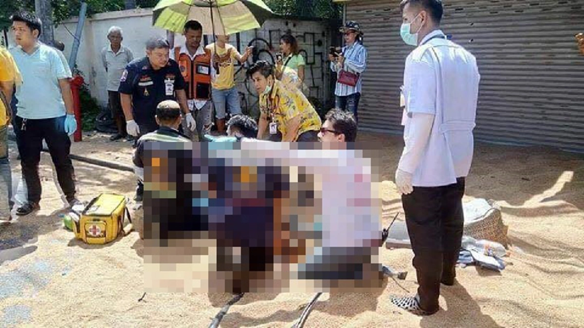 ระทึกหัวใจ 10 ล้อแหกโค้งพุ่งชนรถบรรทุก 2 ชีวิตกระเด็นทะลุกระจกหน้า คู่แม่ลูกขับตามมาหวีดร้องลั่น