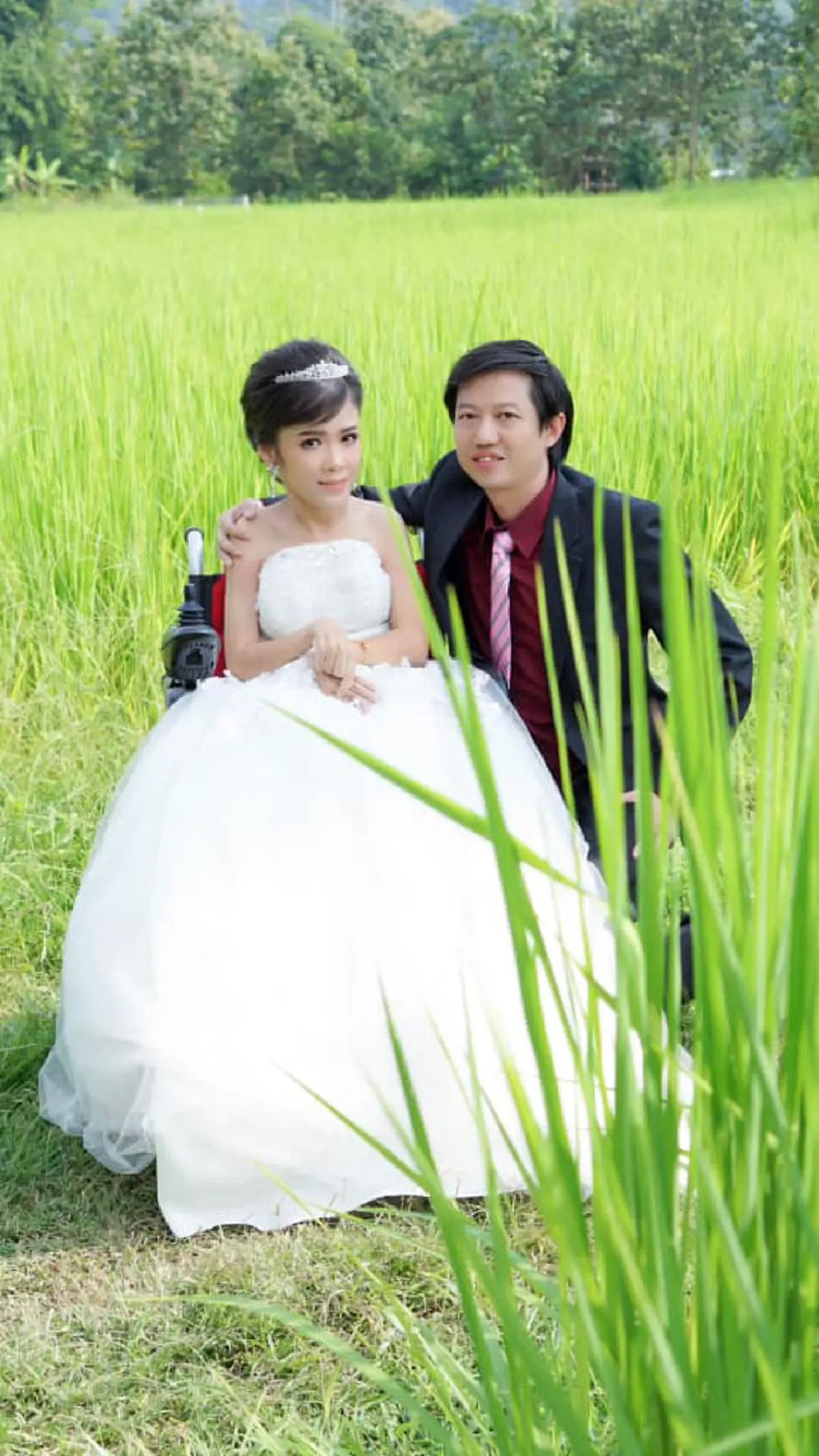 อ่านแล้วชื่นใจ..พรหมลิขิตชักพาครูหนุ่มเจอสาวพิการสู้ชีวิตในยูทูป ลองพูดคุยผ่านไลน์ ตามตื้อหารักจนตัดสินใจขอแต่งงาน