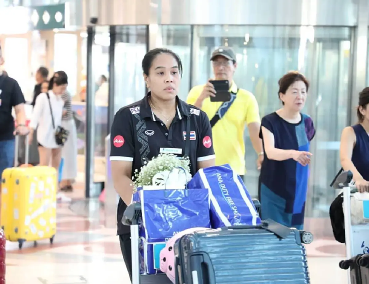 ถึงเวลาพักผ่อน  "ตบสาวไทย" ชุดคว้าอันดับ13 ชิงเเชมป์โลก ลัดฟ้าถึงประเทศไทยเเล้ว ยินดีต้อนรับกลับบ้าน!!