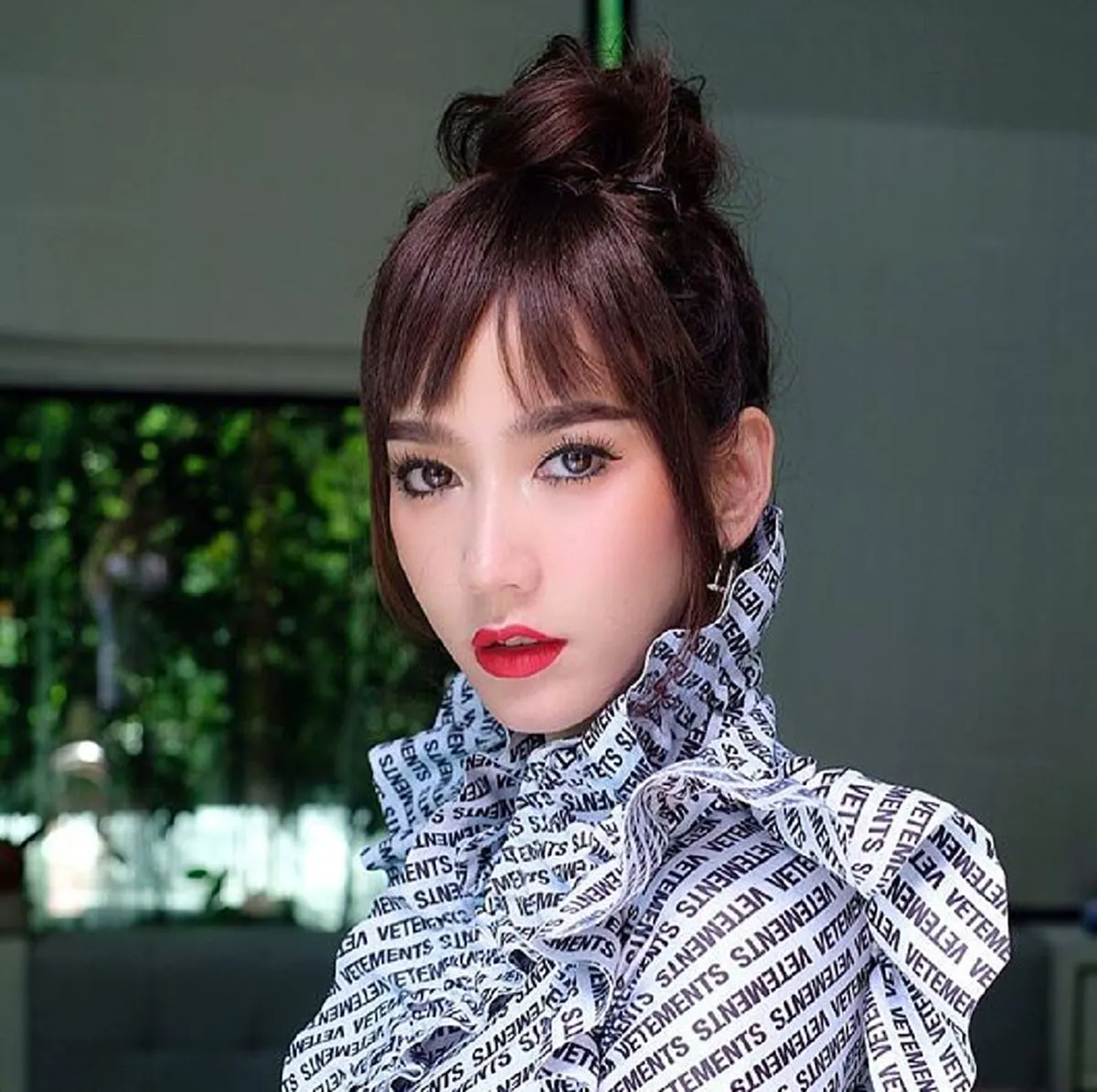 ตื่นเช้ามารับโชคใหญ่!! "อั้ม พัชราภา" โพสต์ภาพหน้าผากตัวเอง มีรอยแผลฟกช้ำ ส้นตู้ตกใส่หน้าผาก ส่งสติ๊กเกอร์ร้องไห้อยากเอาตู้มาทำลาย