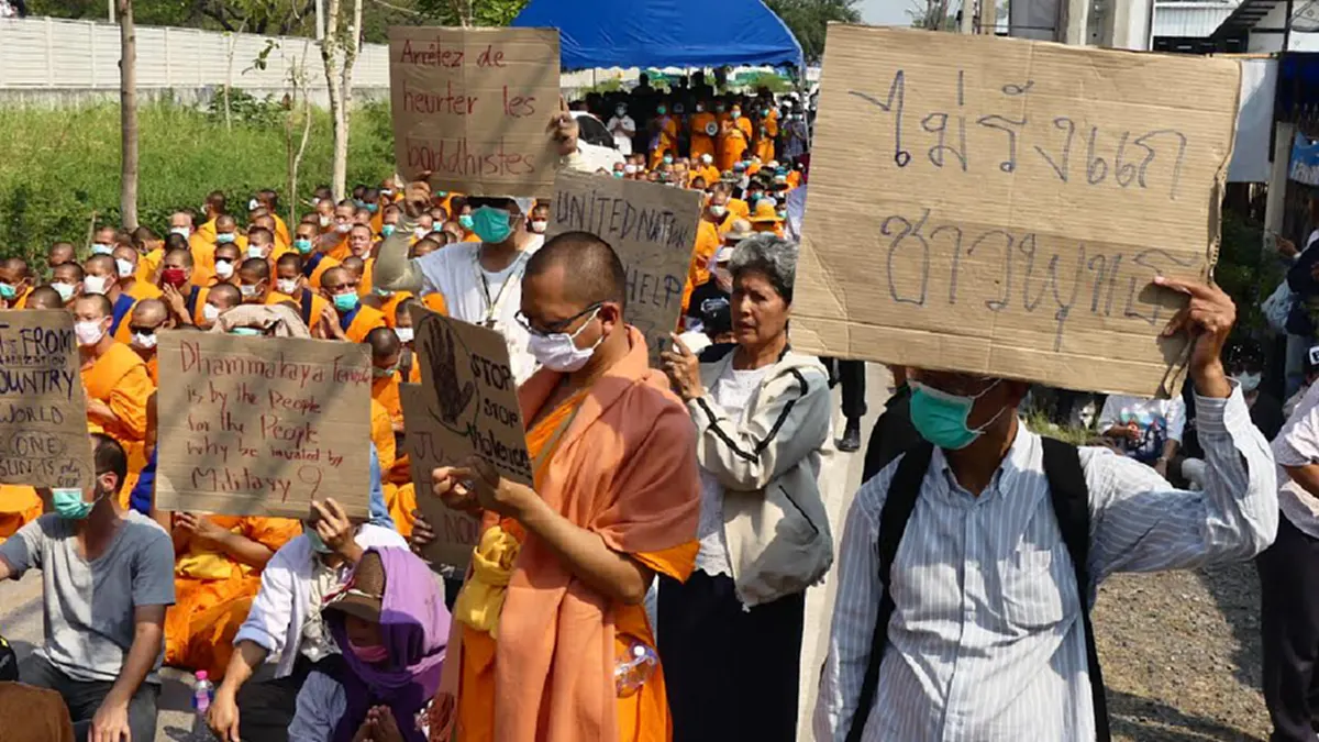 แชร์สนั่นโซเชียลฯ "ไลน์หลุด" ชวนไปวัดพระธรรมกาย สุดเพ้อเจ้อ "ใครปกป้องหลวงพ่อฯ" จะได้ไปสวรรค์!!