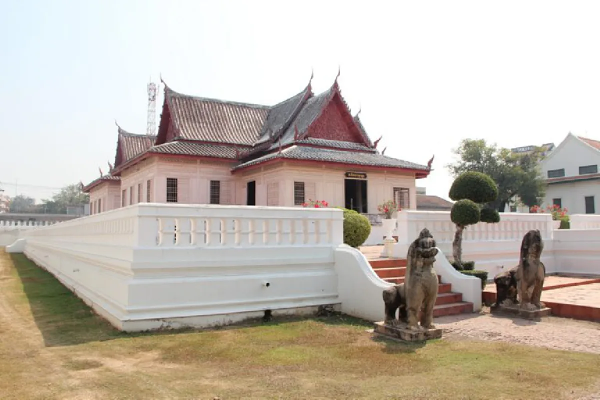 เป็นบุญตายิ่งนัก!! เปิดภาพ 10 อันดับพระราชวังที่สวยงามที่สุดในประเทศไทย(รายละเอียด)