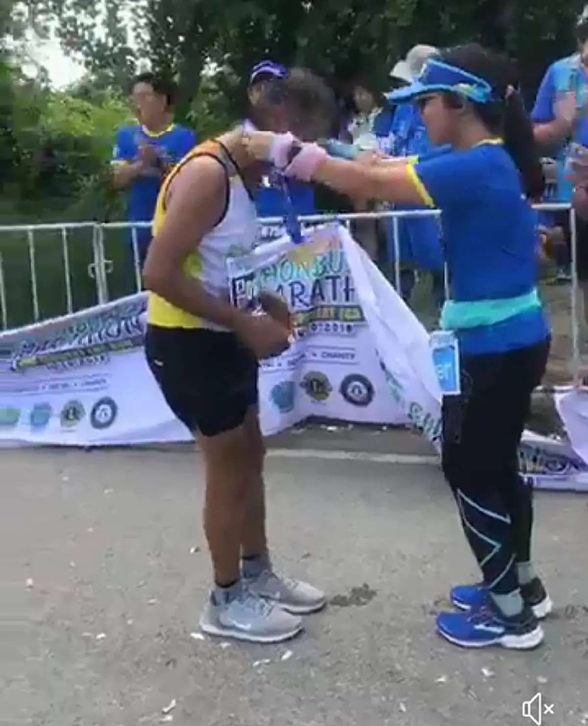 น่ารักแบบน่าสงสาร "เชษฐ์ สไมล์"เล่าอีกมุมวิ่งมาราธอนฉาว ลุงสปิริตสูงเข้าเส้นชัยถามหาซุ้มไม่เจอ ก่อนเกิดภาพประทับใจ