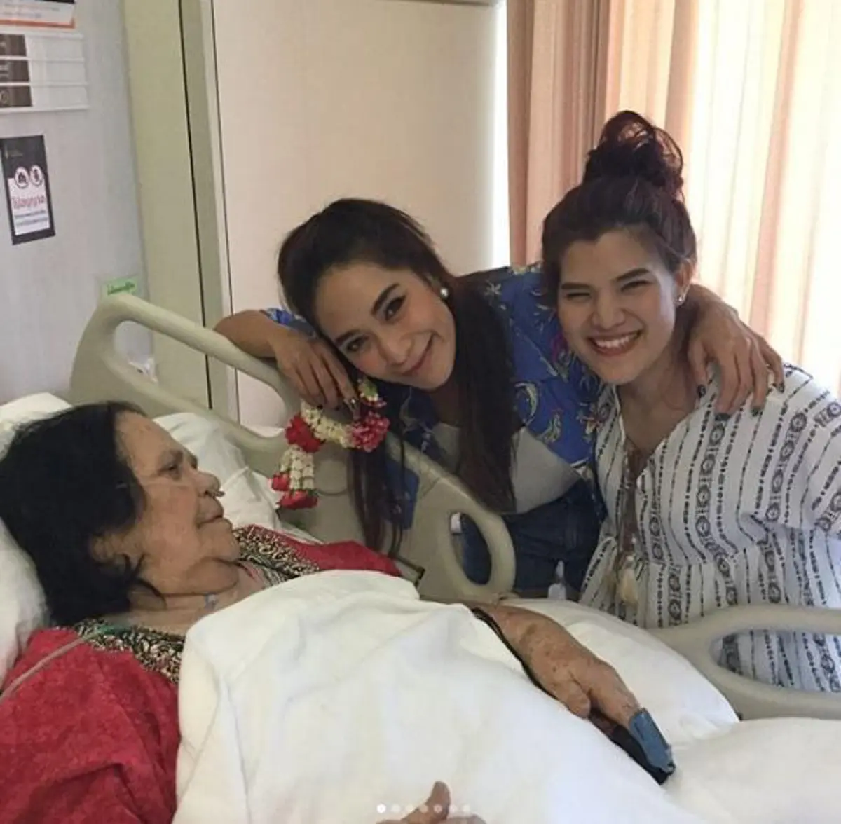 คิดถึงสุดขั้วหัวใจ!!! "พลอย เฌอมาลย์" แปลงโฉมถ่ายภาพที่ระลึก ถึง "คุณยาย" พร้อมเผยความหมายที่ไม่เคยบอกใคร ทำชาวเน็ตแห่คอมเมนต์สนั่น!!?