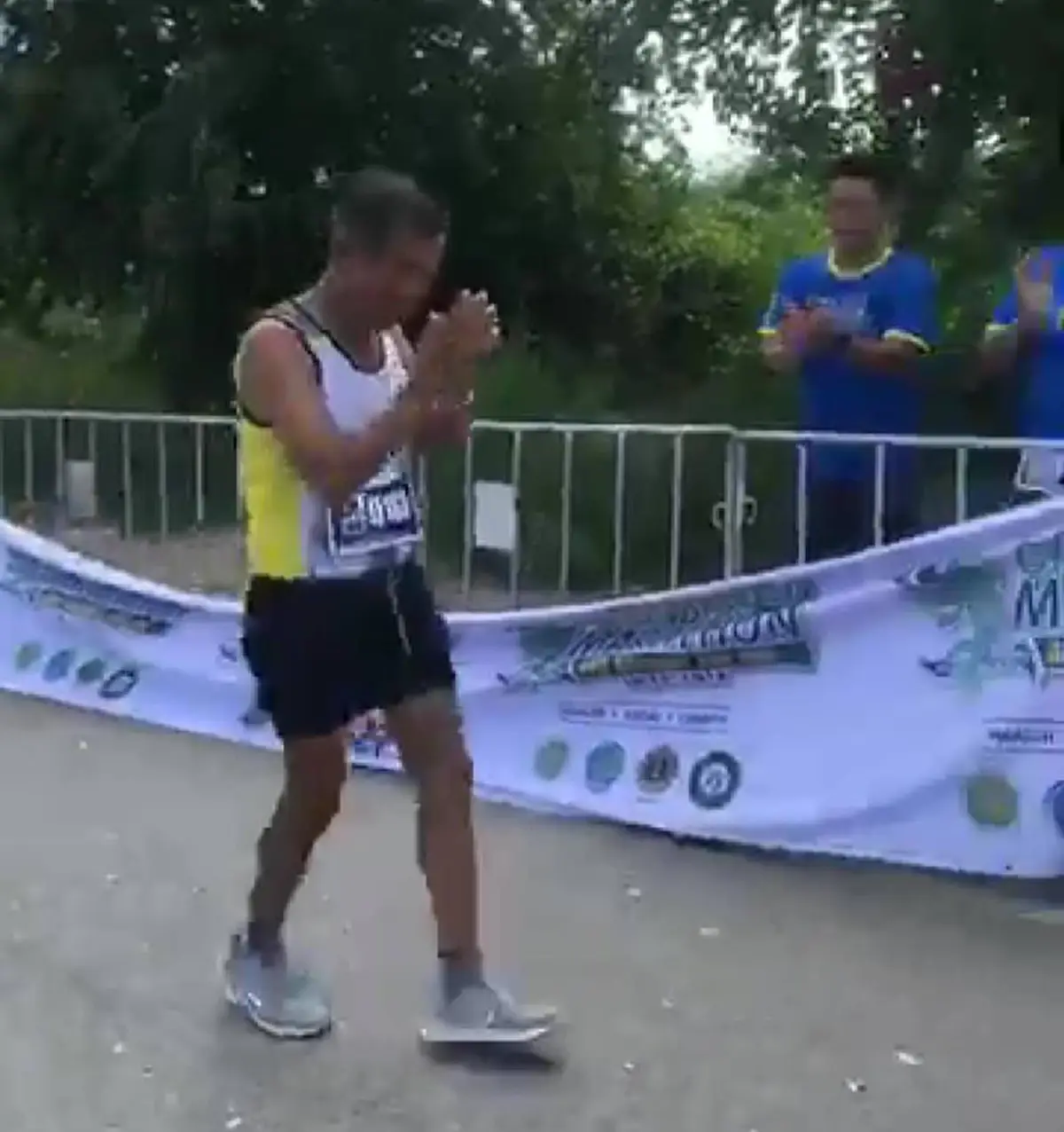 น่ารักแบบน่าสงสาร "เชษฐ์ สไมล์"เล่าอีกมุมวิ่งมาราธอนฉาว ลุงสปิริตสูงเข้าเส้นชัยถามหาซุ้มไม่เจอ ก่อนเกิดภาพประทับใจ