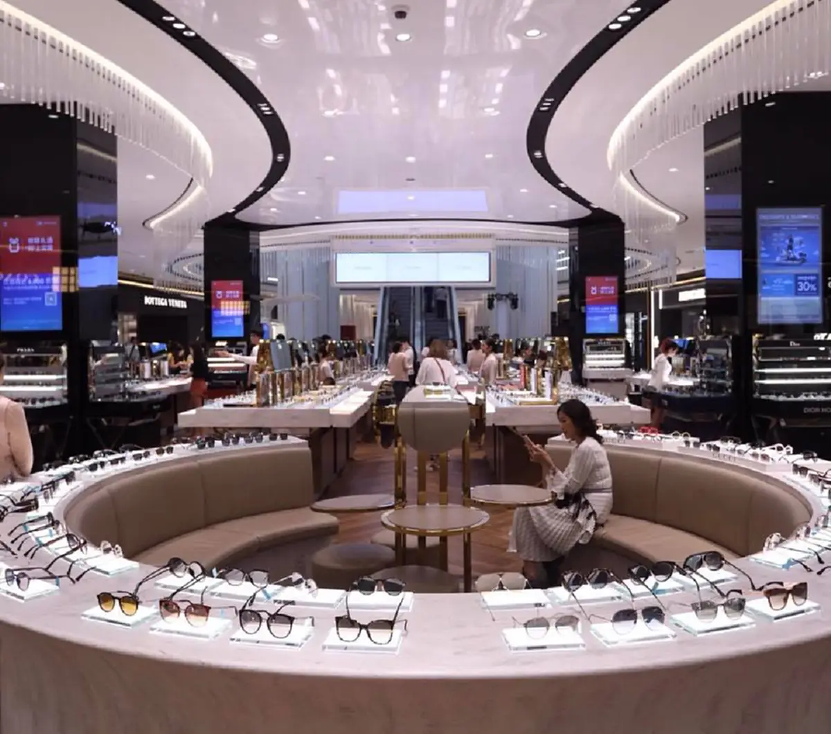 ย้อนรอยเส้นทางธุรกิจ  "เสี่ยวิชัย" ผู้สร้างอาณาจักรแสนล้าน "คิงเพาเวอร์"