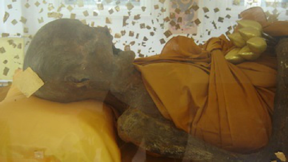 "พ่อท่านคลิ้ง"พระอริยสงฆ์นครศรีธรรมราช อายุ ๑๐๔ ปี สังขารไม่เน่าเปื่อย!! ปาฏิหาริย์เหลือล้น ช่วยชาวประมงเรืออับปาง ลอยคอ ๒วัน๒คืน สาธุ!!!!