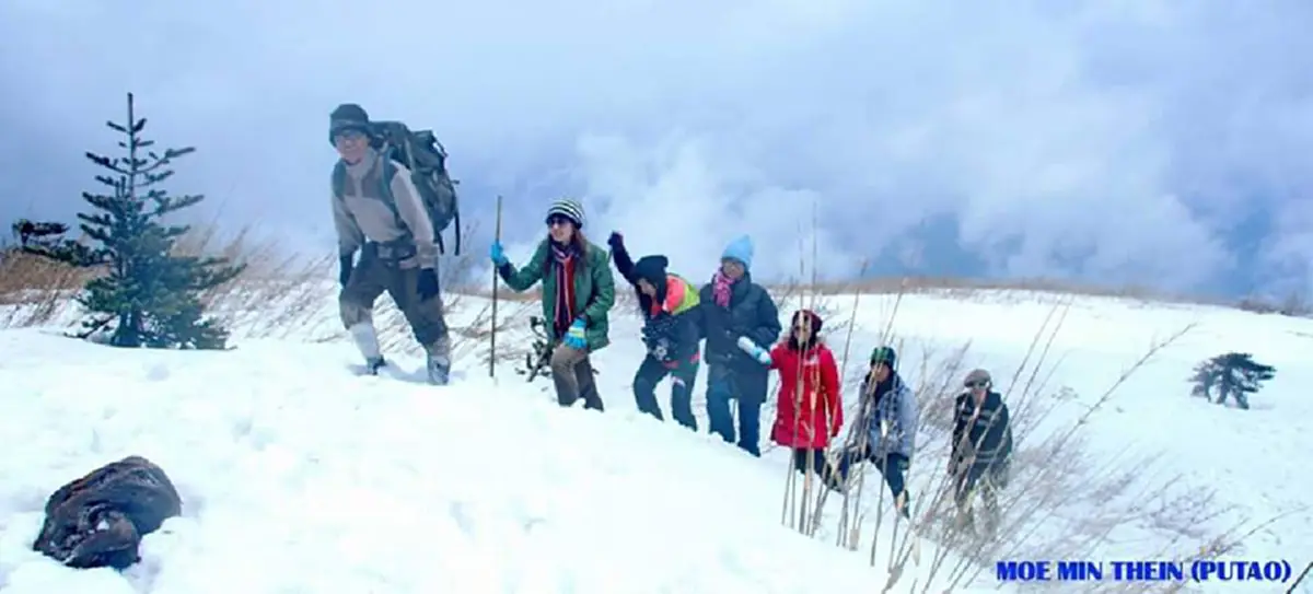 ฮือฮาสุดๆ ชมภาพเทือกเขา “คากาโบราชี” ในพม่า หิมะตกขาวโพลนสวยงาม งานนี้ไม่ต้องไปไกลถึงยุโรปแล้ว