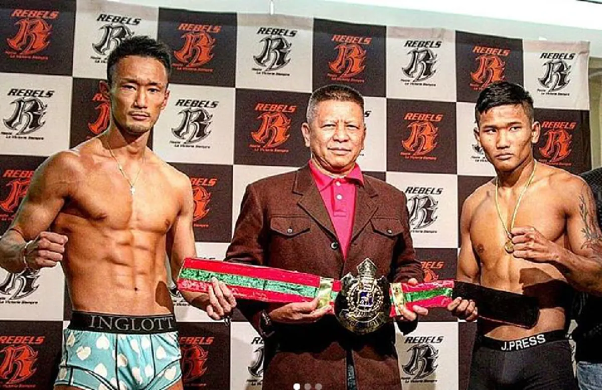 "ยำใหญ่ สุดโหด"..โยนผ้าขาว!! ช็อตเด็ด"กุหลาบดำ" ประเคนอาวุธ..จัดหนัก น็อค"มวยยุ่น"สะใจ!! คว้าเเชมป์กลับเมืองไทยยิ่งใหญ่(คลิปไฮไลต์การชก)