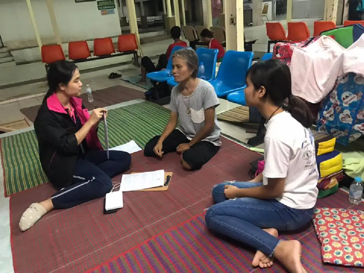 เน็ตไอดอลเลย "ลุงตู่"สั่งพม.เร่งช่วยเด็กป.6ทันที เห็นคนโพสต์แจ้งน่าสงสาร นอนเฝ้าแม่ป่วยหนักที่รพ.อุบลฯ