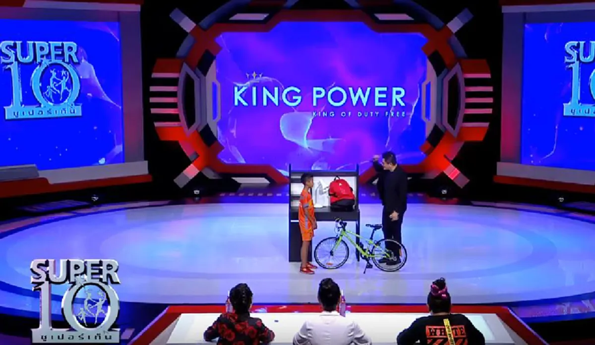 เทพเดาะบอลวัยจิ๋ว!! "น้องยูโร" กับความสามารถอันน่าทึ่งสุดๆ!! เดาะบอล เเบบ"Non Stop" 1ชั่วโมง กว่า6 พันครั้ง...เเลกกับกระเป๋านักเรียน (คลิป)