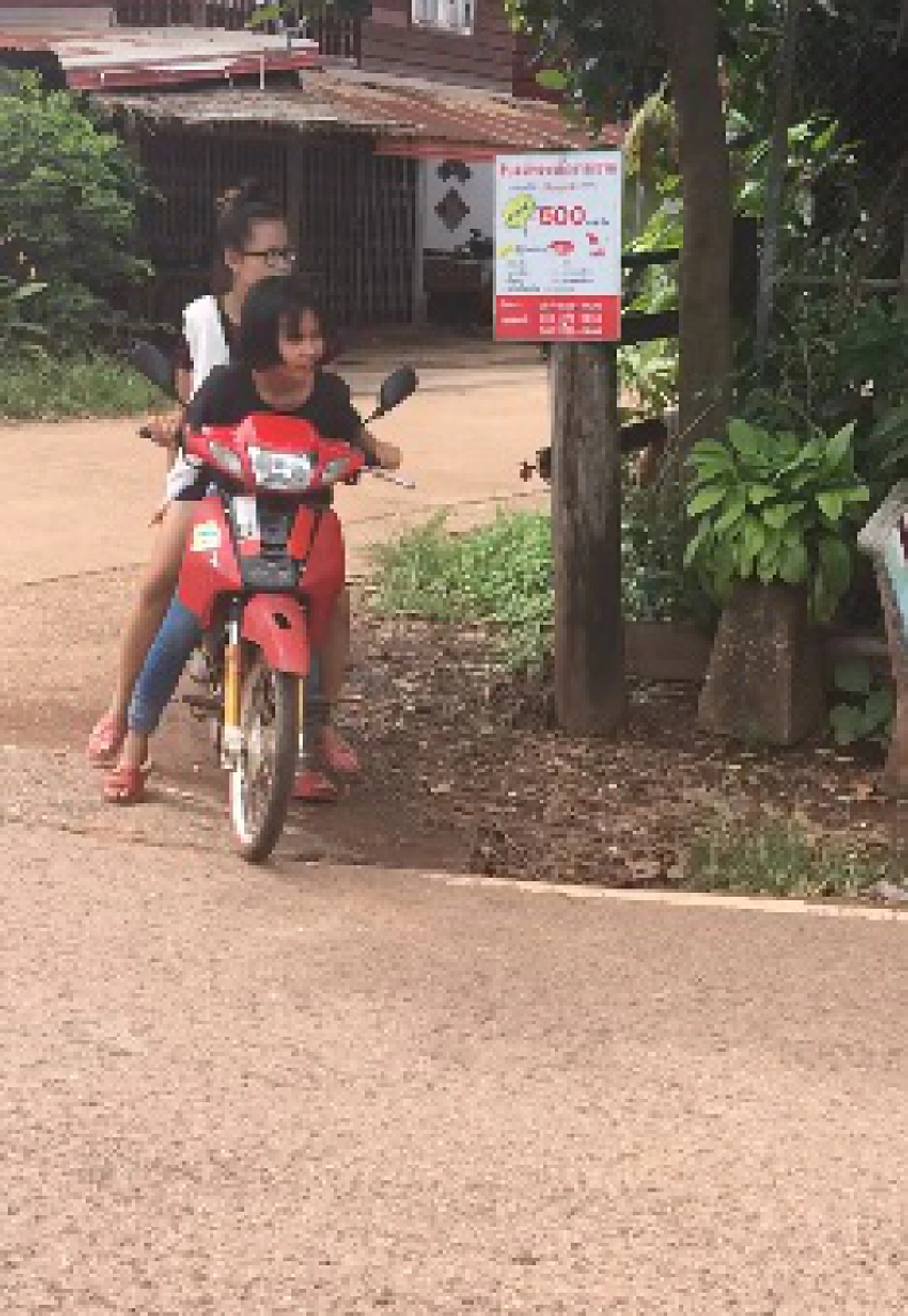 จับตาดูให้ดี!!! มอเตอร์ไซค์รุ่นใหม่...ใช้แล้วประหยัดน้ำมันสุดๆ ก่อนจะเฉลยแบบพลิกล็อก ทำเอาโซเซียลอึ้งปนฮาไปตามๆกัน!?! (มีคลิป)