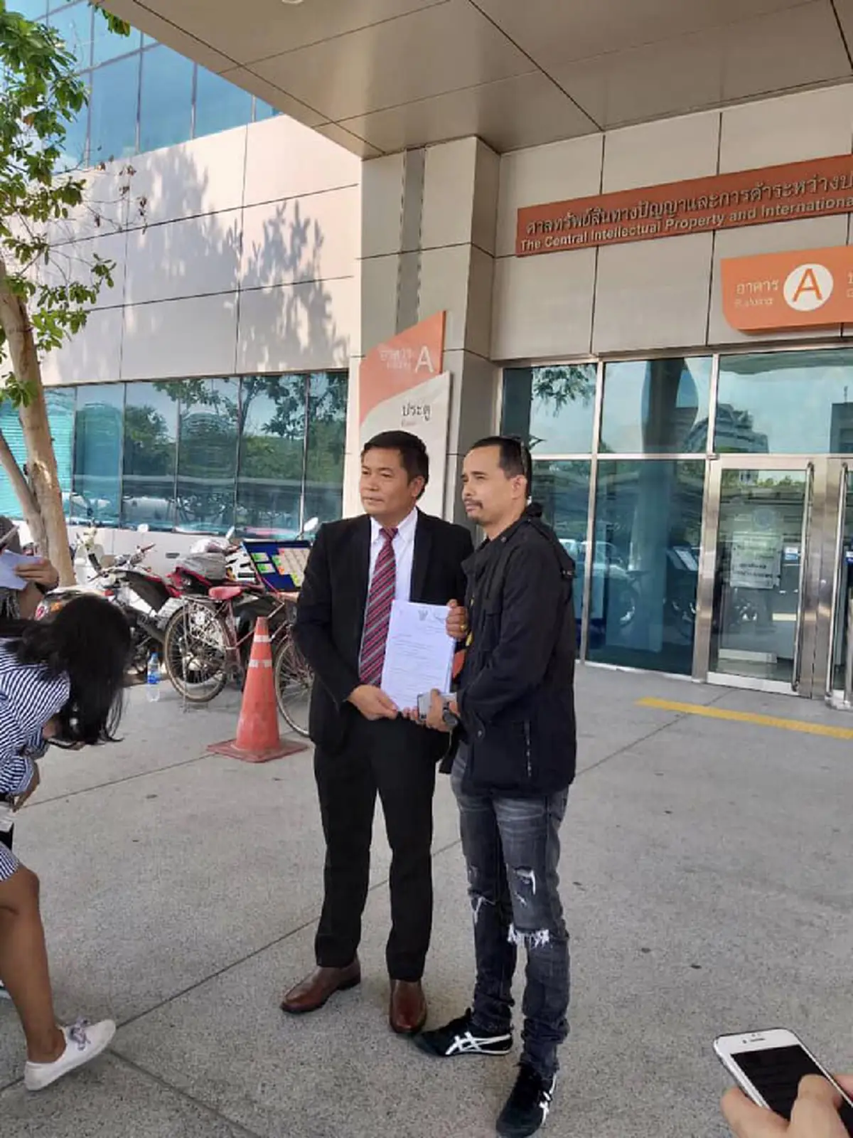 ไปกันใหญ่แล้ว! นายห้างไหทองคำ โบ้ยปมขัดแย้ง "อาม ชุติมา" มีคนยุแยงเลิกสัญญาทาส เตือน"อัจฉริยะ"เป็นเหยื่อไอ้จอมฉก