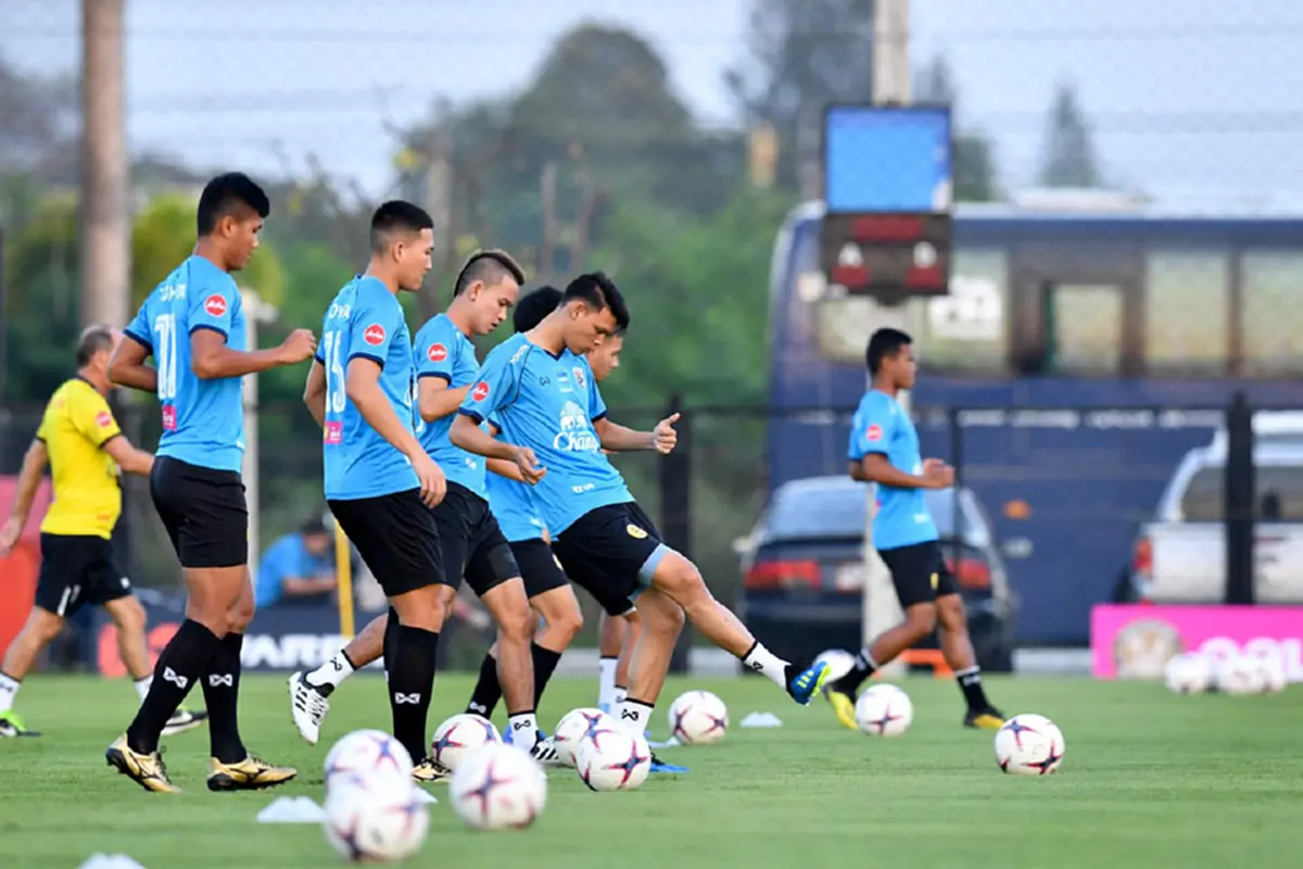 รอตัดหั่น4เเข้ง ช้างศึก"ลุยซ้อมพร้อมหน้า ตามสมทบครบ27ราย  "ราเยวัช" เผย ยังไม่มี11คนเเรกในใจ??