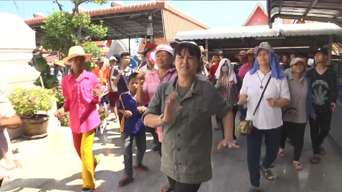 เฮงกว่านี้ไม่มีอีกแล้ว!!! "สาวใหญ่" ดวงมหารวย ขอโชคลาภจาก "หลวงพ่อโต" จัดให้สมใจ รางวัลที่ 1 จำนวน 10 คู่ รับเต็มๆ 60 ล้าน!!!