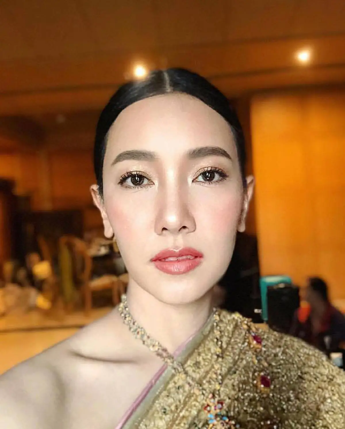 "นุ่น วรนุช" ในชุดไทยจักรพรรดิ ร่วมชมโขนพระราชทานในสมเด็จพระนางเจ้าฯ