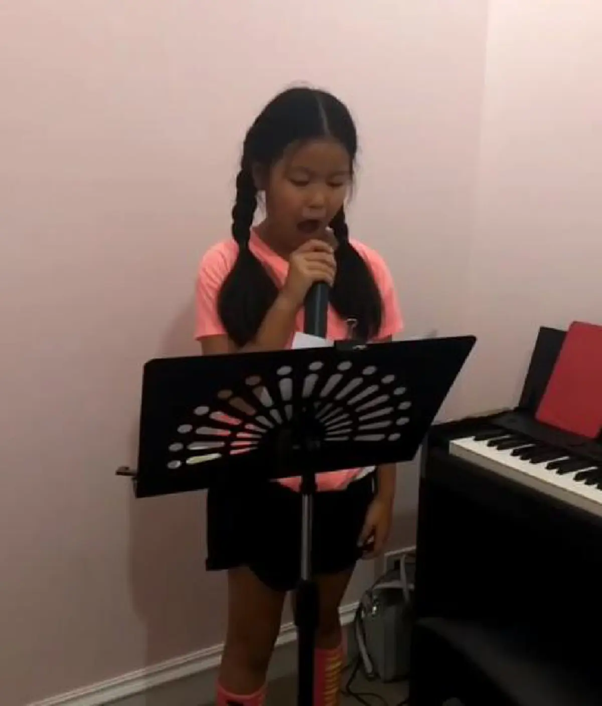 อึ้งหลายตลบ!! จำได้ไหม... "น้องณัชชา ลูกสาวพี่บ๊อบ" เจ้าของวลี #ดูปากณัชชานะคะ ล่าสุดๆ เปลี่ยนไปเยอะมาก !!?? (มีคลิป)